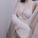/photo/668902/下雨的周末老婆主动拍照/img_20211010_172835_1_3_small.jpg