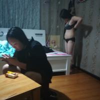 /photo/670239/老婆的丝袜美腿/img_20181104_192022_1_1_small.jpg