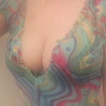/photo/866733/老婆出门没带伞/18b8894c-b9b5-4581-bd06-697869b6c2de_1_10_small.jpg